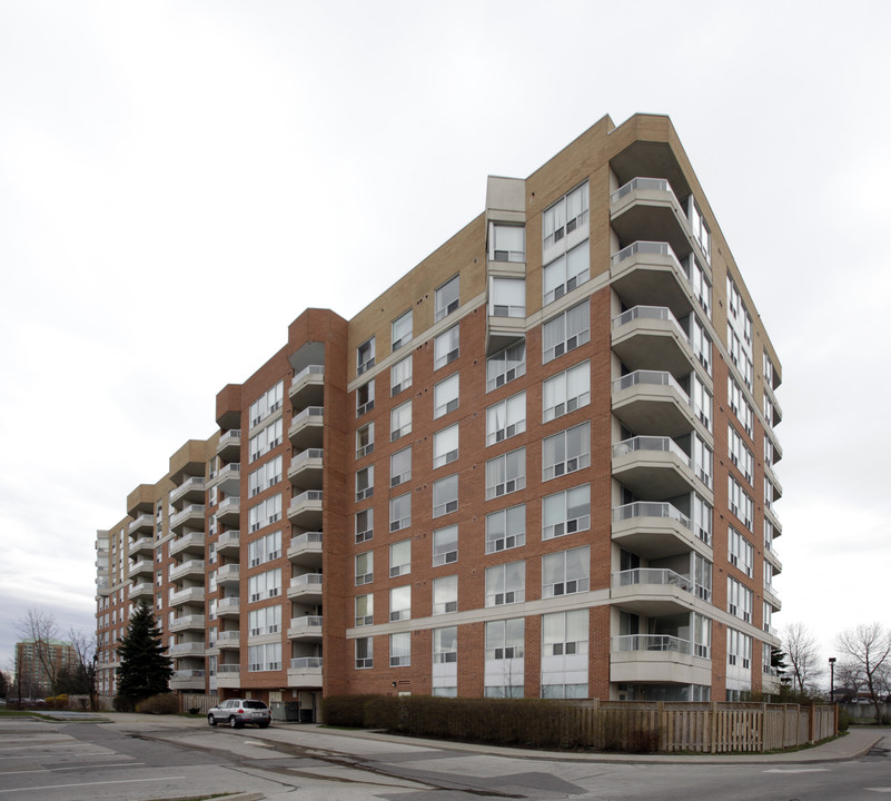 Mayfair on the Green IV in Toronto, ON - Building Photo