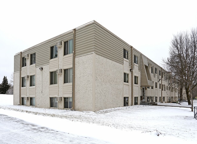 Manitou Ridge Apartments in White Bear Lake, MN - Foto de edificio - Building Photo