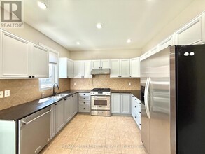72 Loughlin Hill Crescent in Ajax, ON - Building Photo - Building Photo