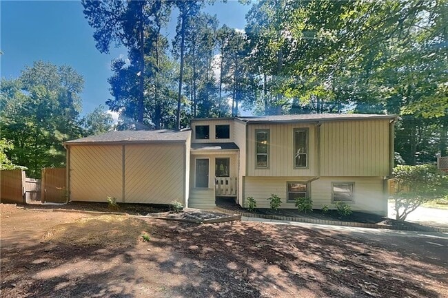 property at 2742 Bentwood Dr
