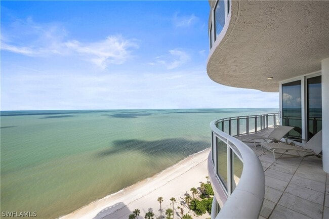 8231 Bay Colony Dr in Naples, FL - Building Photo - Building Photo