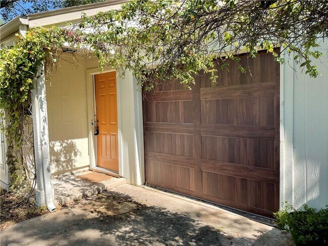 1602 Southgate Cir in Austin, TX - Building Photo - Building Photo