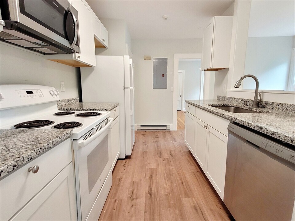 2 Oak St in Grafton, MA - Building Photo