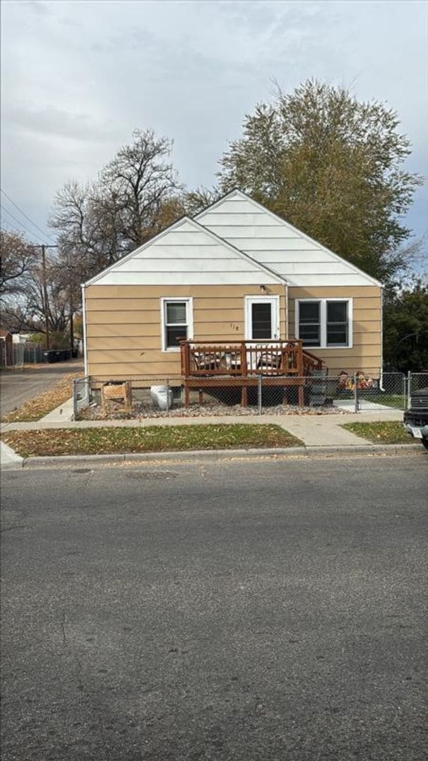 property at 118 6th St W