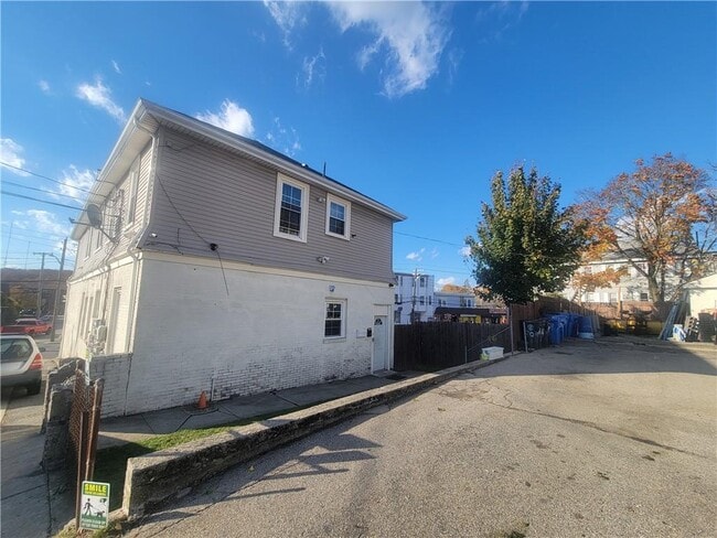 350 Dyer Ave in Cranston, RI - Building Photo - Building Photo