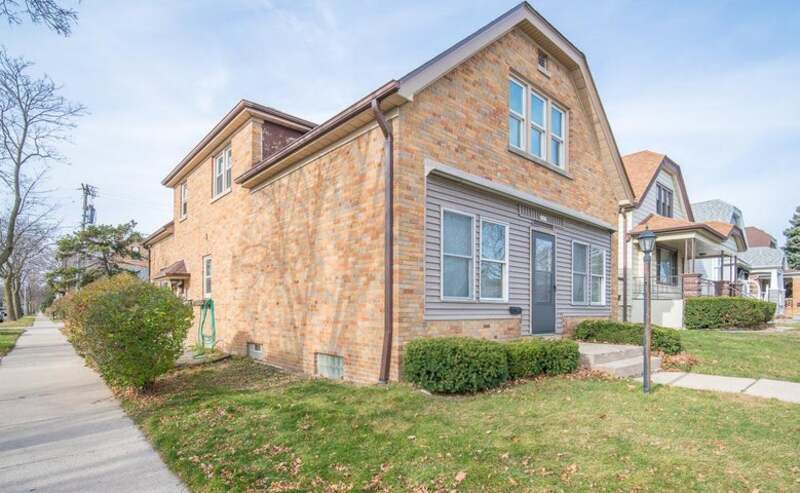 3277 S 10th St in Milwaukee, WI - Building Photo