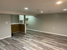 9040 S Dauphin Ave in Chicago, IL - Building Photo