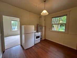 69 Etruria St-Unit -E in Seattle, WA - Building Photo - Building Photo