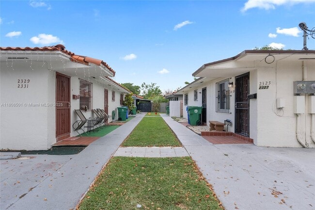 2325 NW 29th St in Miami, FL - Building Photo - Building Photo