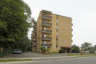 Riviera Apartments in Brampton, ON - Building Photo - Building Photo