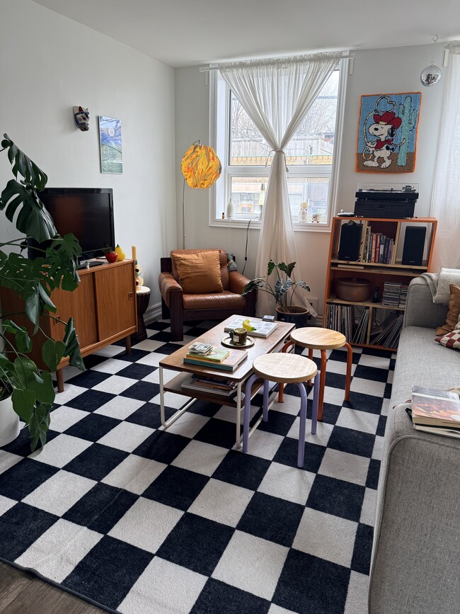 1000 Dovercourt Rd in Toronto, ON - Building Photo - Building Photo