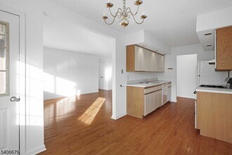 25 Canterbury Rd in Chatham Township, NJ - Building Photo - Building Photo