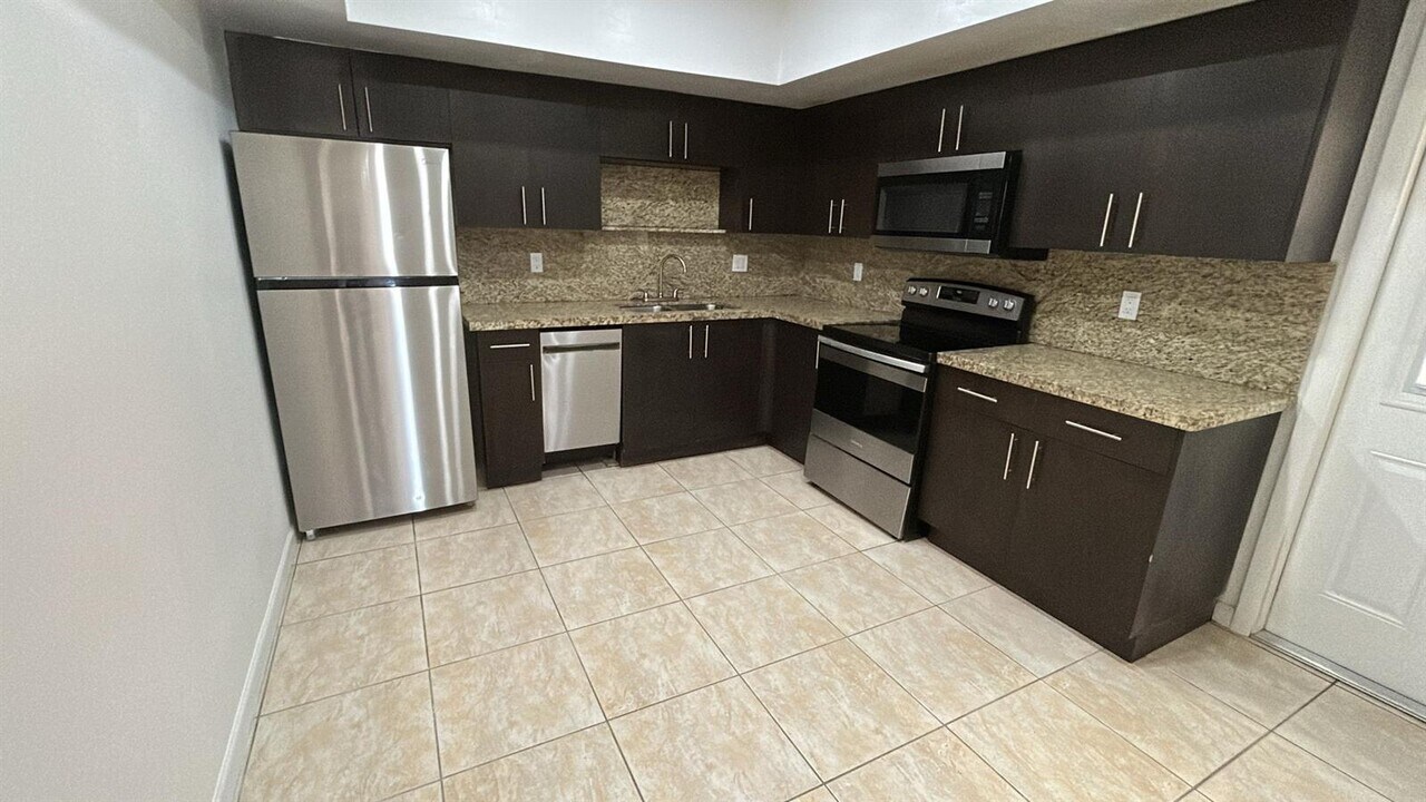 3808 Polk St in Hollywood, FL - Building Photo