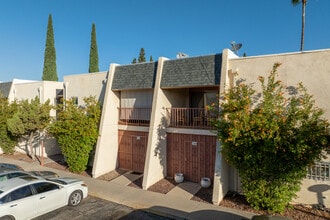 Las Colinas in Tucson, AZ - Building Photo - Building Photo