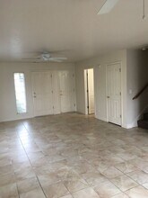 819 Cally Ct in Redding, CA - Foto de edificio - Building Photo