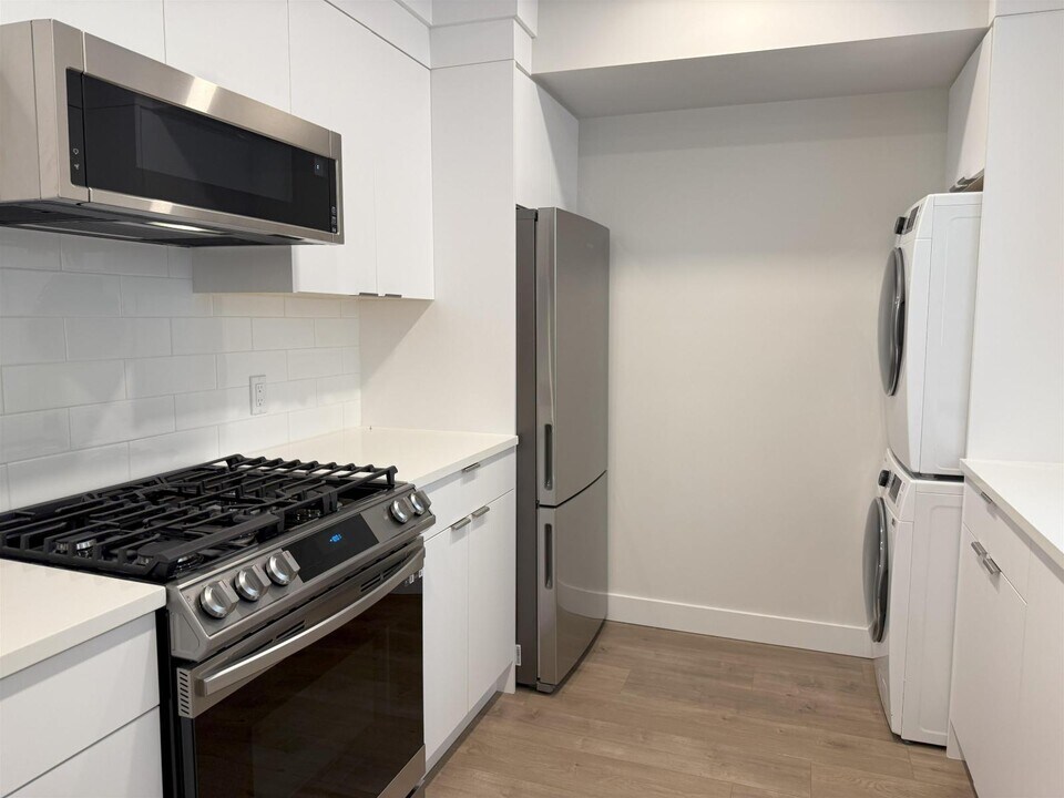 12317 Beecher St in Surrey, BC - Building Photo