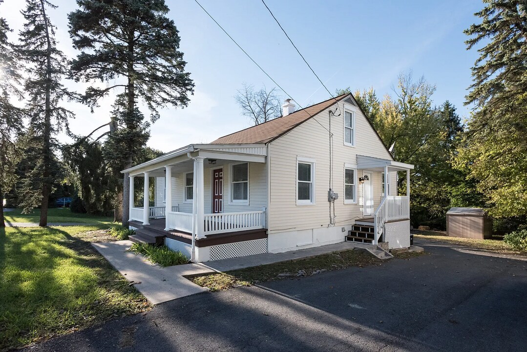 4721 E Trindle Rd in Mechanicsburg, PA - Building Photo