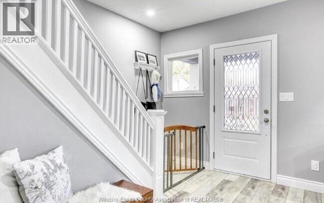 1141 Hall Ave in Windsor, ON - Foto de edificio - Building Photo