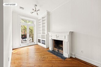 556 Washington Ave in Brooklyn, NY - Foto de edificio - Building Photo