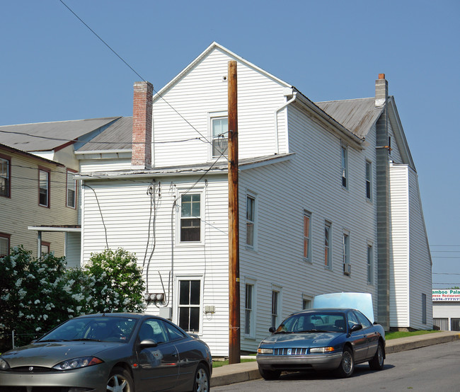 201-203 S Market St in Selinsgrove, PA - Foto de edificio - Building Photo