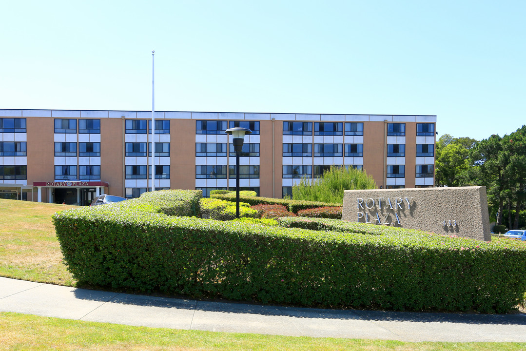 Rotary Plaza in South San Francisco, CA - Building Photo