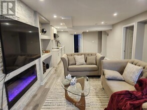 2364 Equestrian Cres in Oshawa, ON - Building Photo - Building Photo