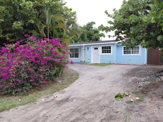 property at 785 Balfrey Dr S
