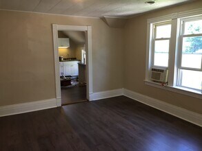 240 Scott St in Erie, PA - Foto de edificio - Building Photo