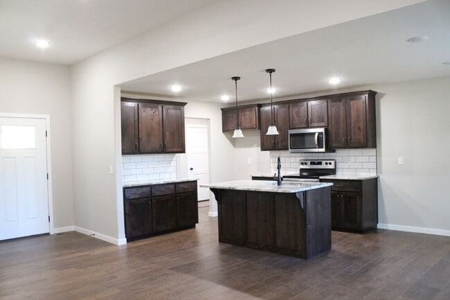 282 Hickory Hills St in Rogersville, MO - Building Photo - Building Photo