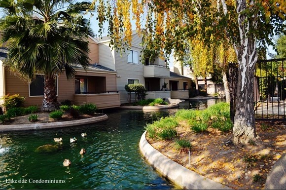 Lakeside Condominiums in Fresno, CA - Building Photo - Building Photo