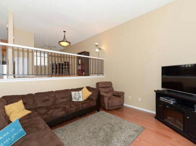 6475 Regency Ln in Eden Prairie, MN - Building Photo - Building Photo