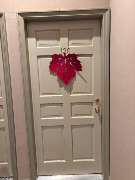 130 Falls Bridge Dr in Totowa, NJ - Building Photo