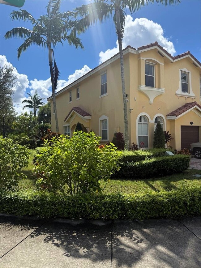 15030 SW 9th Ter in Miami, FL - Building Photo - Building Photo