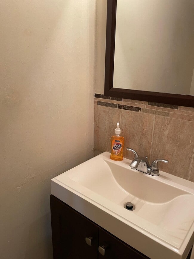 8249 Fairway Rd in Sunrise, FL - Building Photo - Building Photo