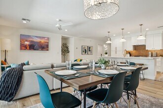 8626 E Clarendon Ave in Scottsdale, AZ - Building Photo - Building Photo