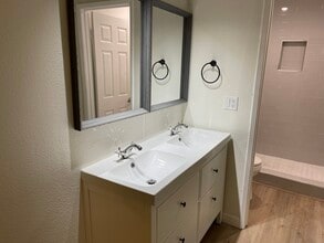 1517 E Garfield Ave, Unit 60 in Glendale, CA - Building Photo - Building Photo