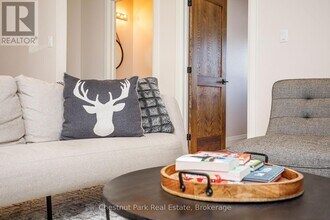 106 Alpine Springs Ct in Blue Mountains, ON - Building Photo - Building Photo