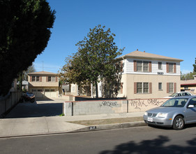 5627 Denny Ave in North Hollywood, CA - Building Photo - Building Photo