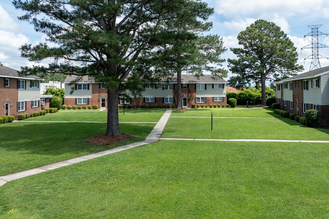Cardinal Village Apartments in Jacksonville, NC - Building Photo
