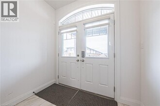 4 Broddy Ave in Brantford, ON - Building Photo - Building Photo