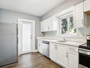 586 NW 48th St in Miami, FL - Building Photo - Building Photo