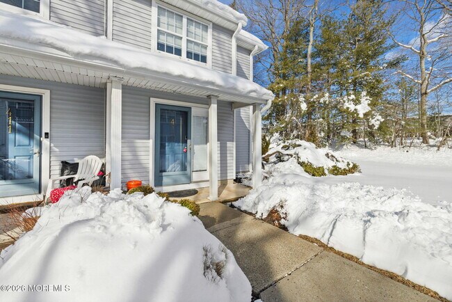 412 Hampton Ct in Englishtown, NJ - Building Photo - Building Photo