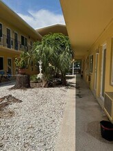 65 Washington Ave in Miami Beach, FL - Building Photo - Building Photo
