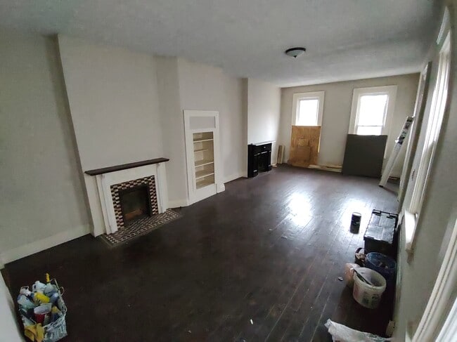 208 E 9th St, Unit #1 in Newport, KY - Foto de edificio - Building Photo