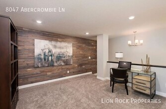 8047 Abercrombie Ln in Woodbury, MN - Foto de edificio - Building Photo