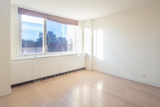 301 W 53rd St in New York, NY - Building Photo - Building Photo