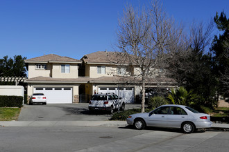 Parkview Townhomes in Lake Elsinore, CA - Foto de edificio - Building Photo