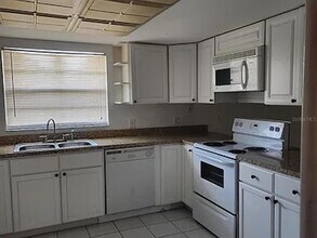420 Green Arbor Dr in Brandon, FL - Building Photo - Building Photo