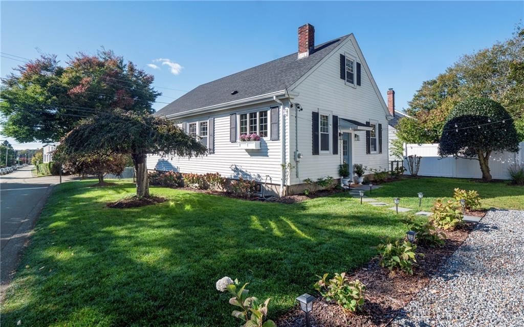 26 Vernon Ave in Newport, RI - Building Photo