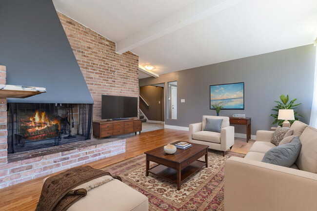 1717 N Happ Rd in Northbrook, IL - Foto de edificio - Building Photo